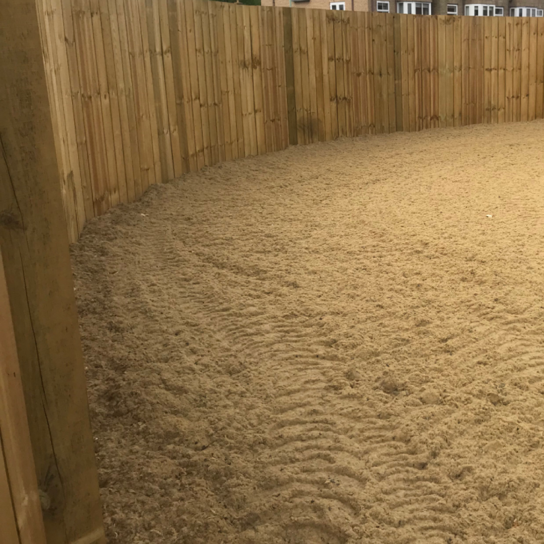 racing1 An outdoor riding arena with an Equivia equestrian surface