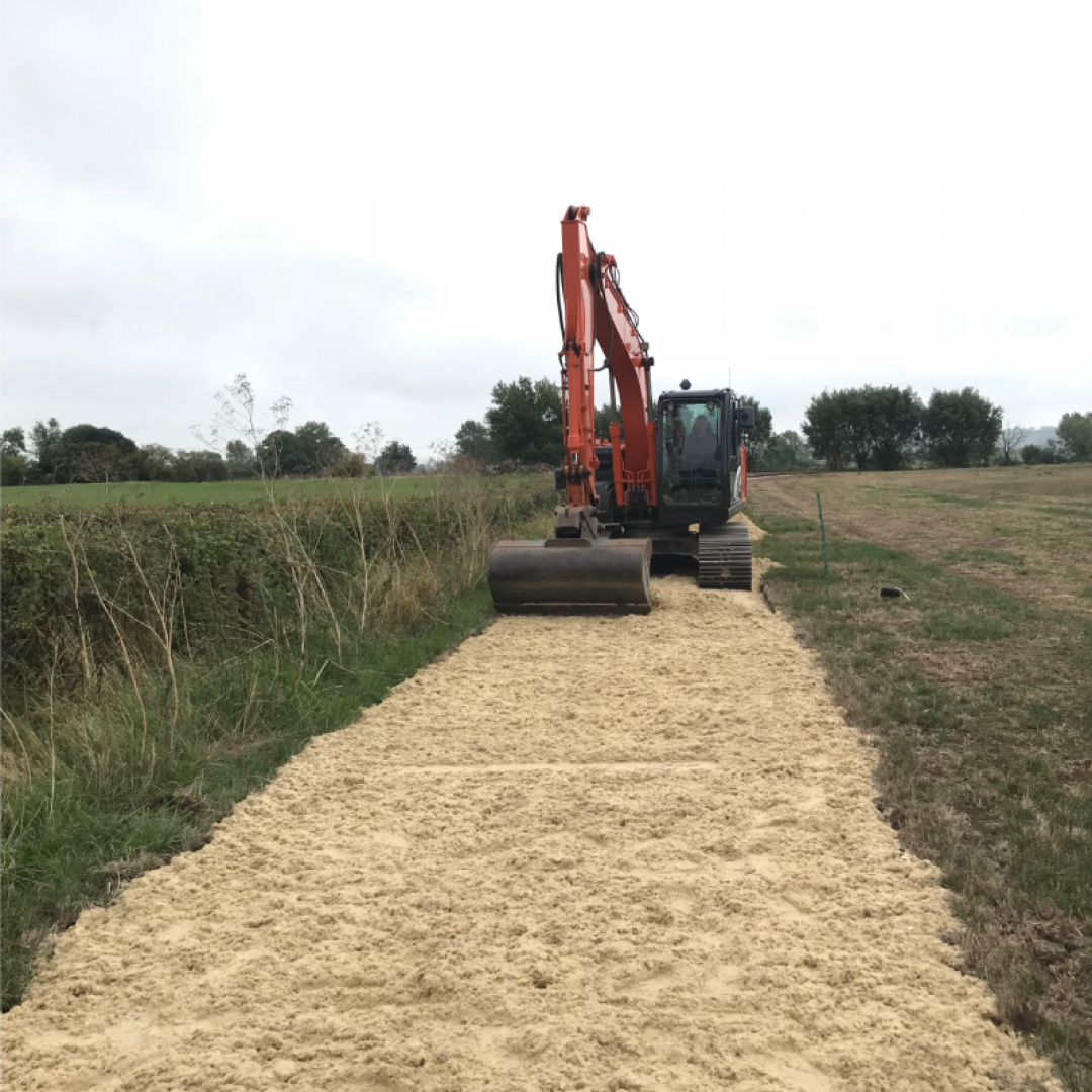 racing4 A digger laying an Equivia equestrian surface on a gallop